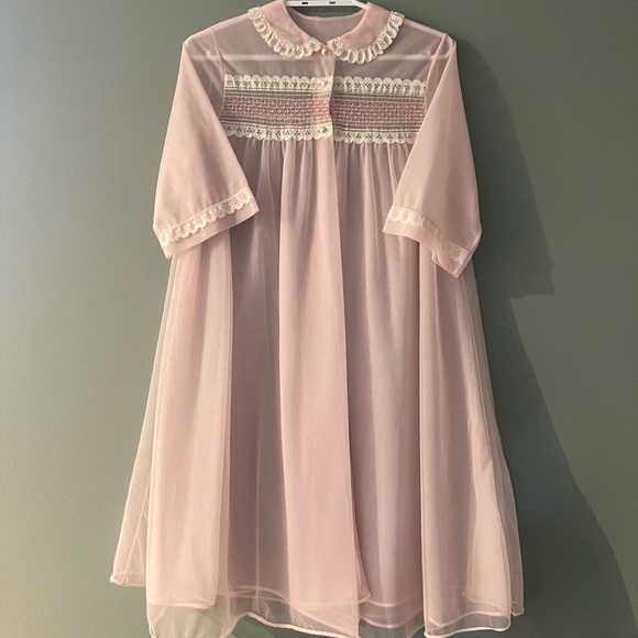Vintage sheer nightgown 🎀 - Picture 1 of 4
